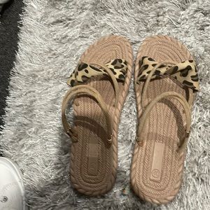I’m a small business owner and I’m trying to sell my products on poshmark